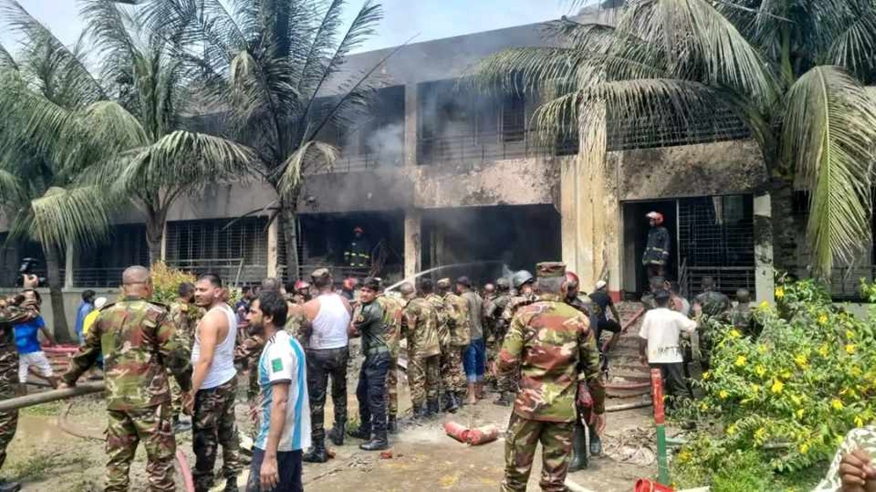 উত্তরা আধুনিক মেডিকেলে একজনের মরদেহ, চিকিৎসাধীন ১০