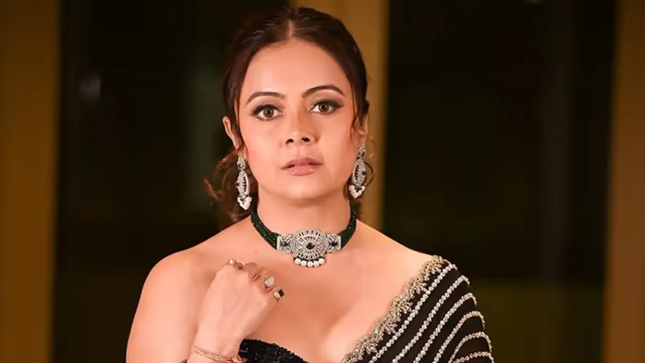 দেবলীনার সাত মাসের সন্তানকে নোংরা মন্তব্য, কড়া জবাব অভিনেত্রীর