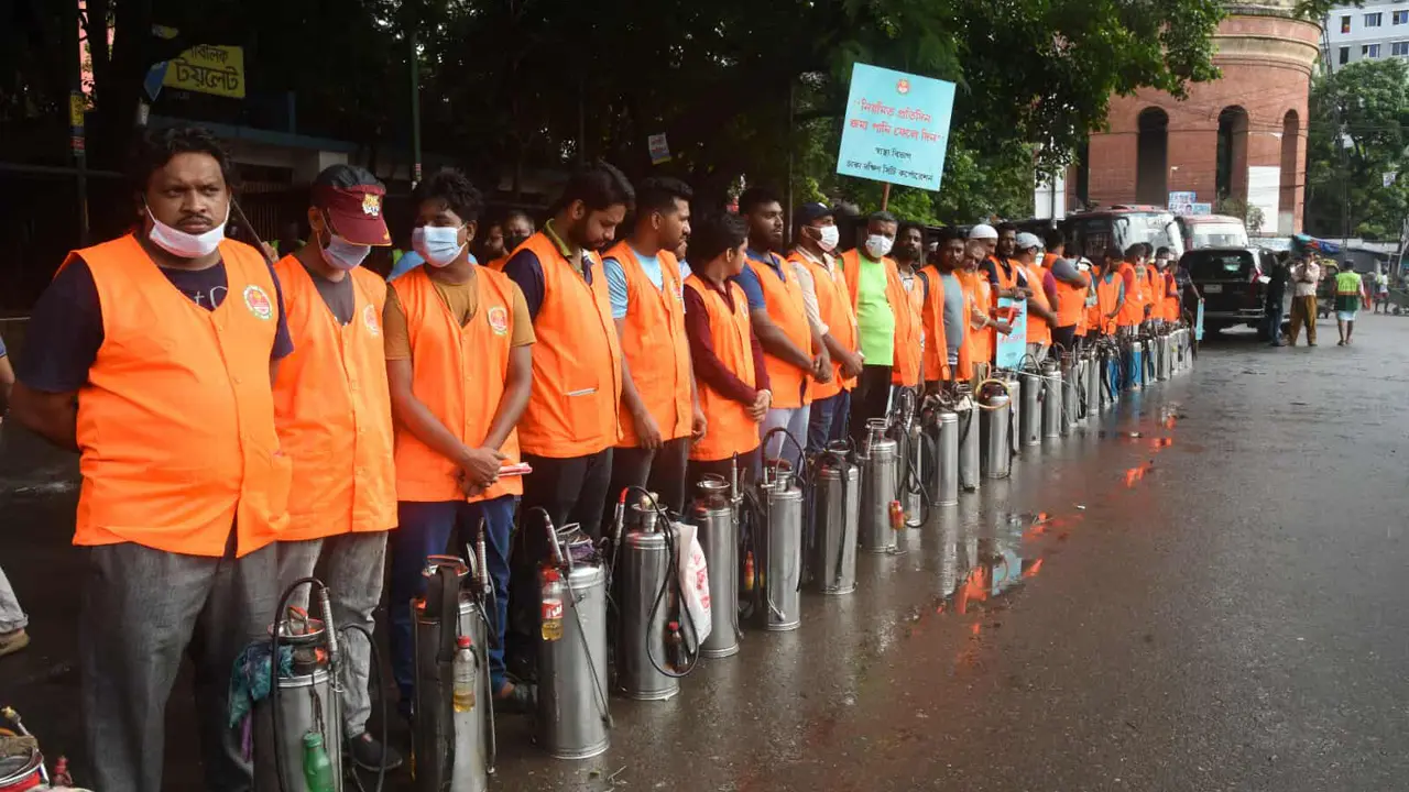 মশার প্রজননস্থল ধ্বংসে অভিযান পরিচালনা করছে দক্ষিণ সিটি