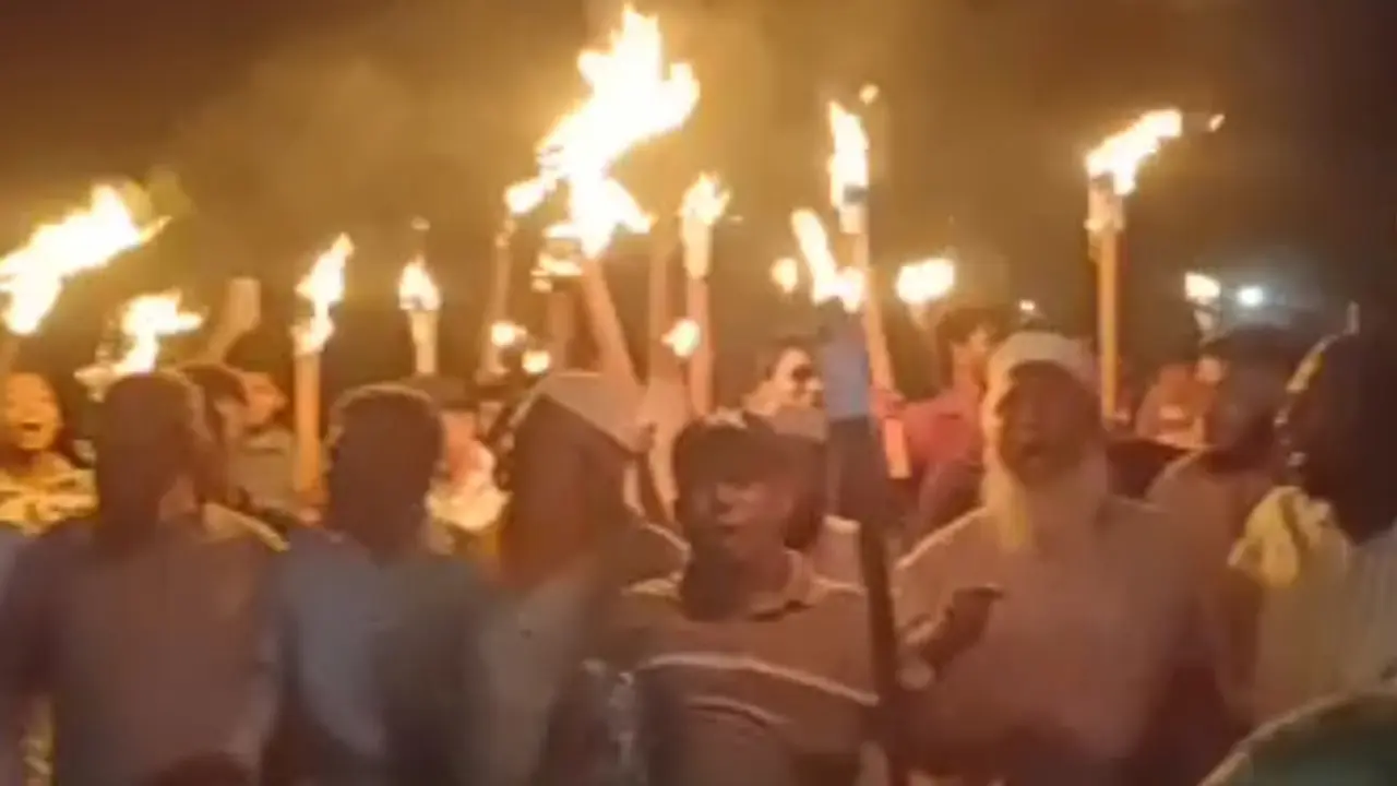 সম্মেলন প্রস্তুতি কমিটি পছন্দ না হওয়ায় মহাসড়ক আটকে বিক্ষোভ