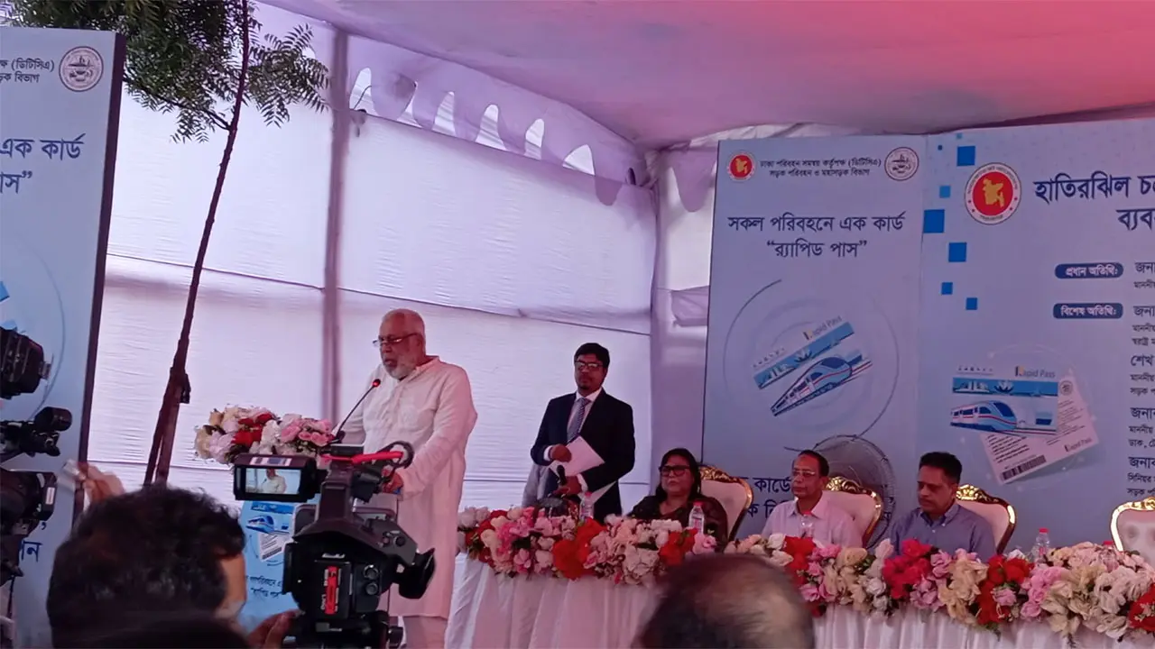 সড়কে এমন সব যানবাহন আছে, যা থাকার কথা নয় : সড়ক উপদেষ্টা