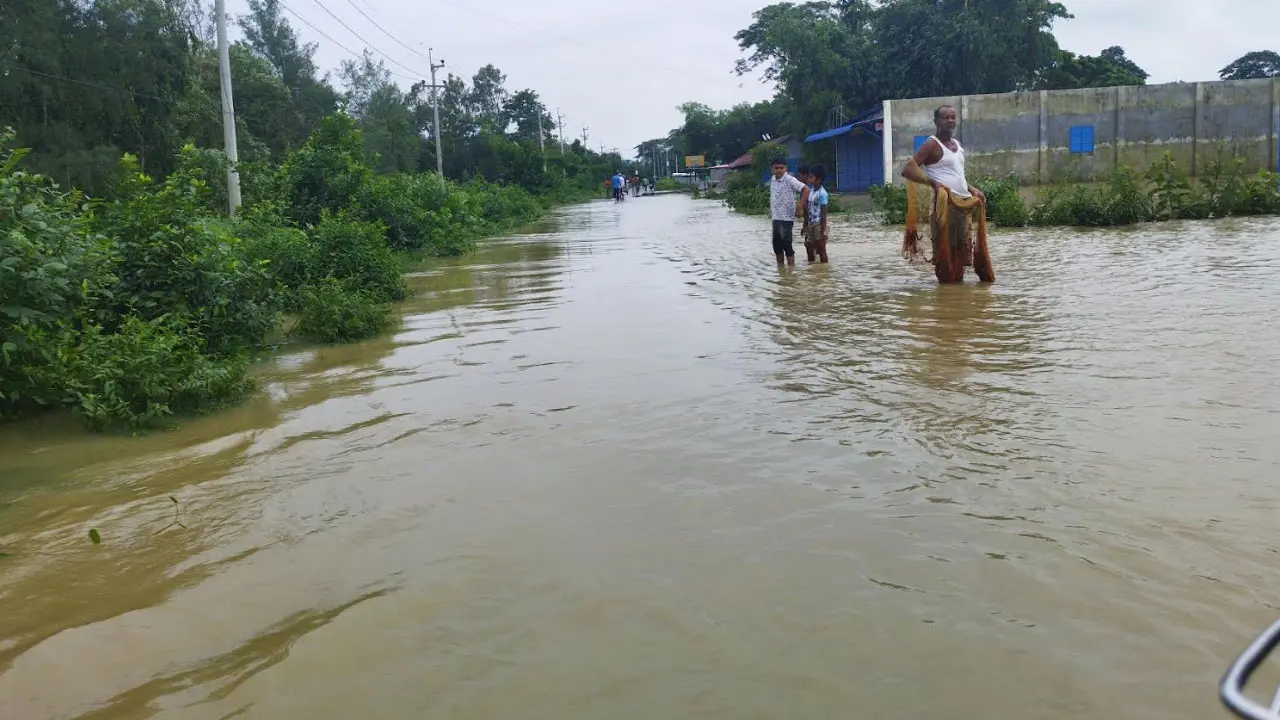 ফেনীতে বন্যাকবলিত জনপদে একপাশে স্বস্তি, অন্যপাশে উদ্বেগ