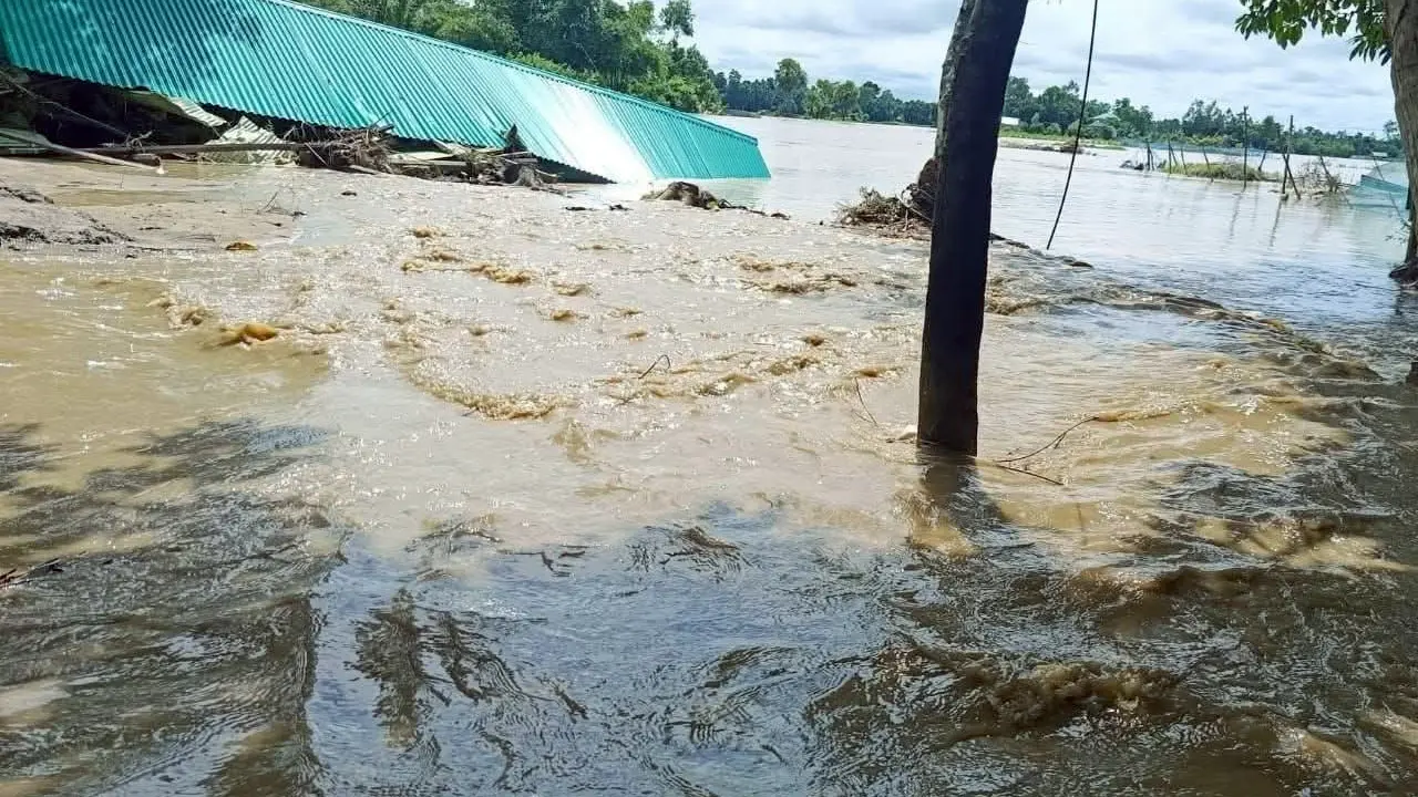 ত্রিপুরায় ভারী বৃষ্টিপাত, মুহুরী নদীর পানি বেড়ে ফের প্লাবিত ফেনী