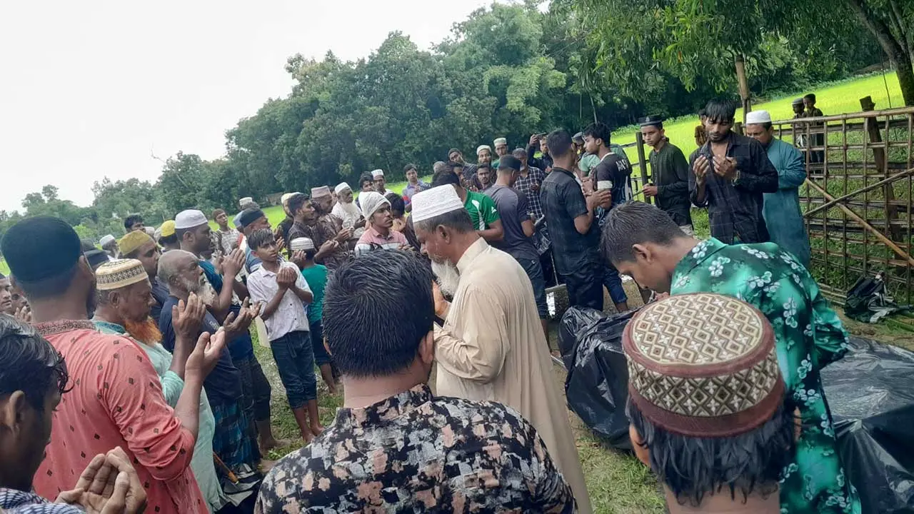 বিএসএফের গুলিতে নিহত দুই বাংলাদেশির চোখের জলে শেষ বিদায়