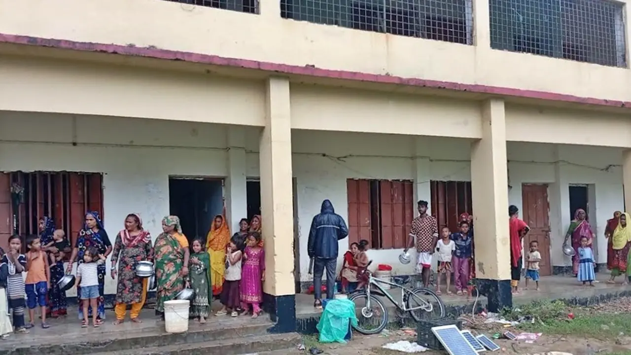 নতুন করে প্লাবিত হচ্ছে ছাগলনাইয়া, আশ্রয়কেন্দ্রে ৭ হাজার মানুষ
