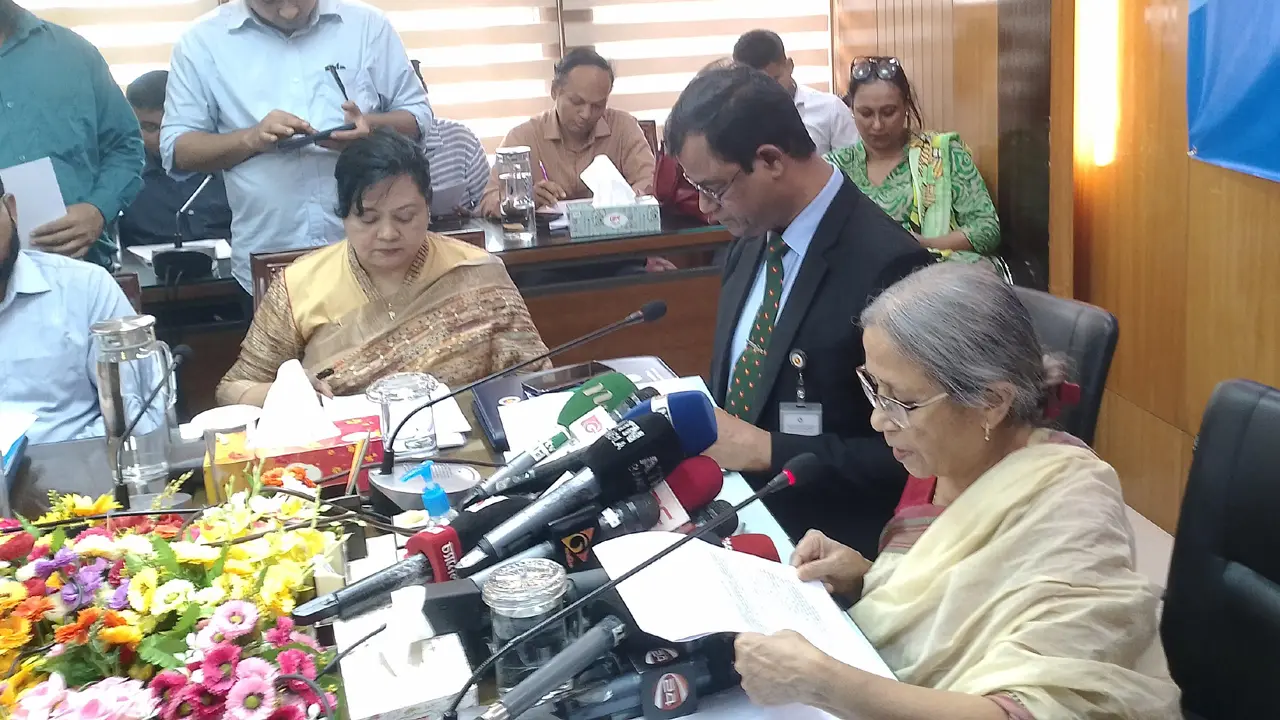 ইলিশের দাম বেশি হওয়ার কারণ সরবরাহ কম ও চাঁদাবাজি : উপদেষ্টা