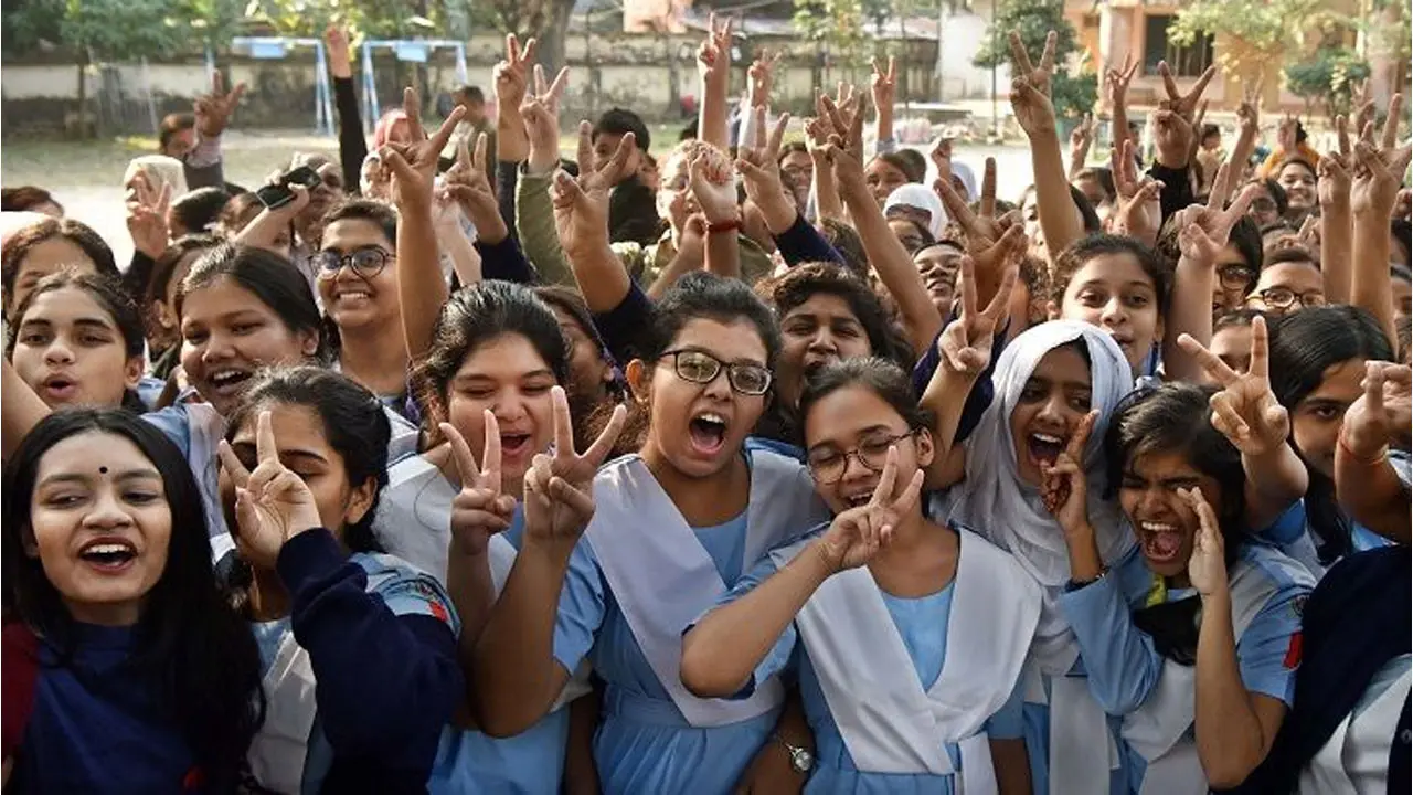 চট্টগ্রামে পাসের হার ও জিপিএ-৫ দুটোতেই এগিয়ে মেয়েরা