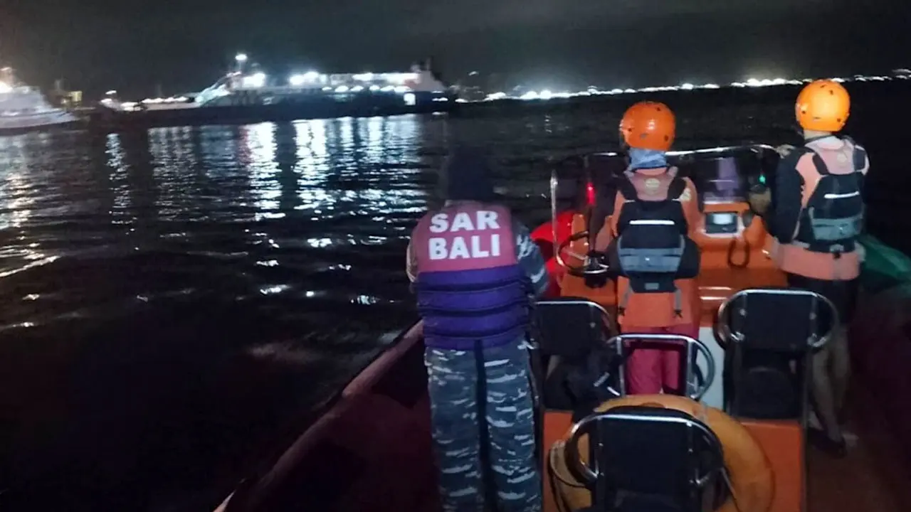 ইন্দোনেশিয়ার বালির কাছে অর্ধশতাধিক আরোহী নিয়ে ফেরিডুবি, নিখোঁজ ৪৩