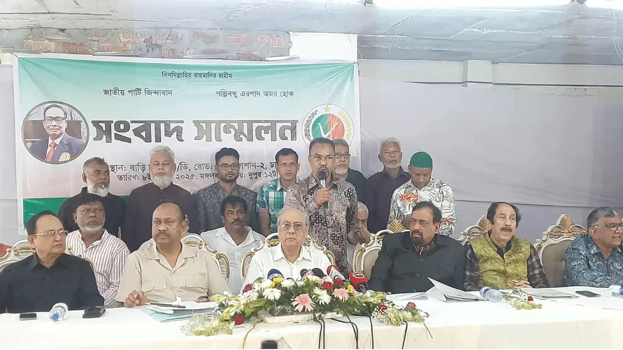 ‘একা বউয়ের সাথে সংসার করা যায়, রাজনীতি করা যায় না’