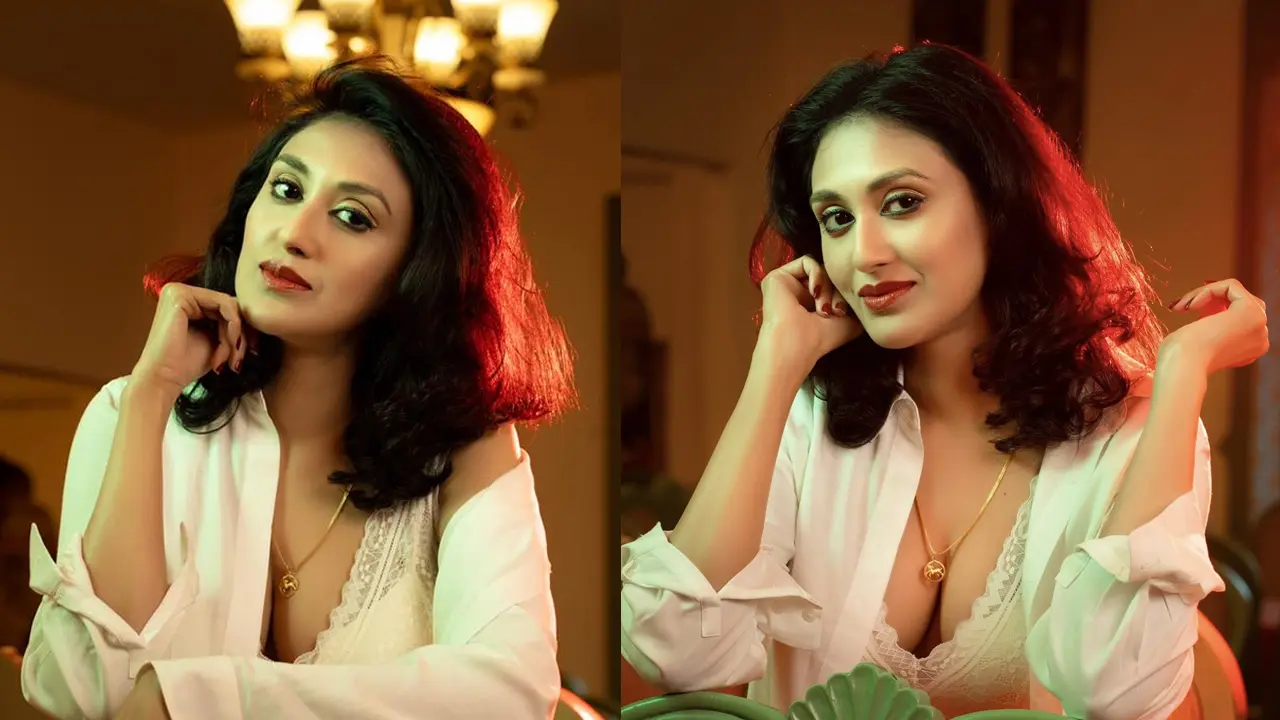 নেটিজেনদের নজর কেড়েছে কুসুম শিকদার