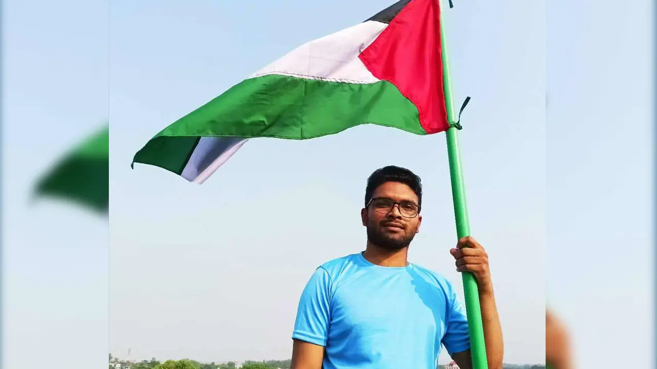ভুলে হারায়নি স্বপ্ন, ঢাবিতে জায়গা করে নিলেন মাহফুজ