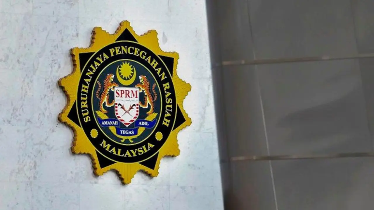 মালয়েশিয়ায় এয়ারপোর্টে ঘুষ দিতে গিয়ে দুই বাংলাদেশি আটক