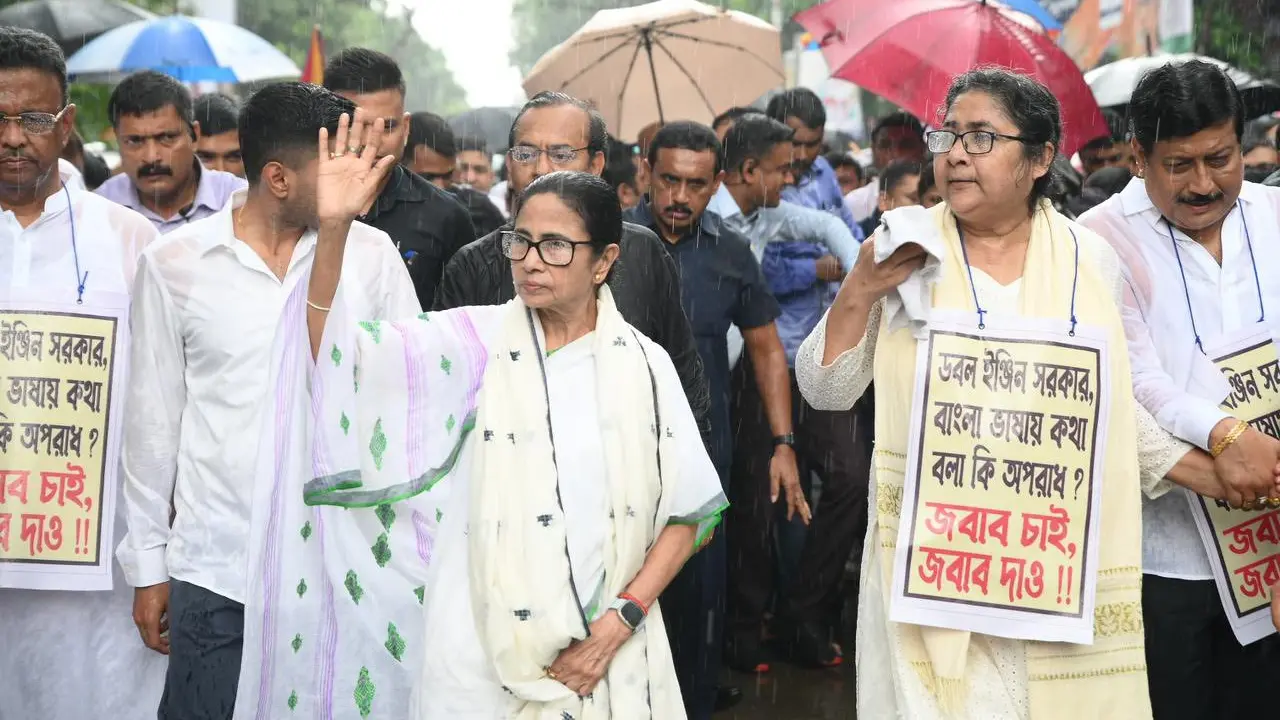 পশ্চিমবঙ্গ কি ভারতের অংশ নয়, প্রশ্ন মমতার