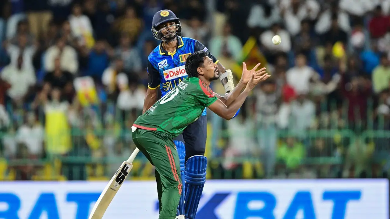 ‘মুস্তাফিজকে সামলানো কঠিন’, বলছেন লঙ্কান ব্যাটার