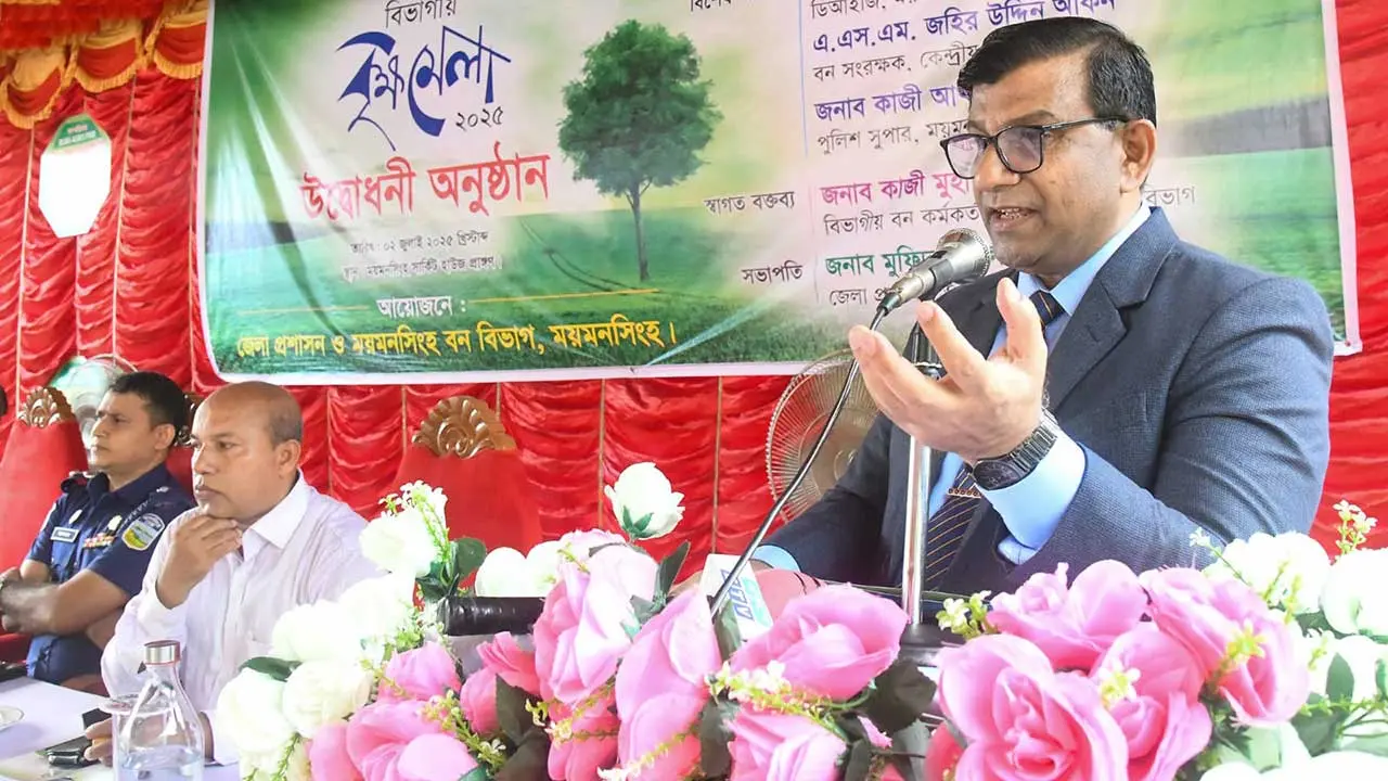 অনন্ত একটি গাছ কিনে রোপন করার আহ্বান বিভাগীয় কমিশনারের
