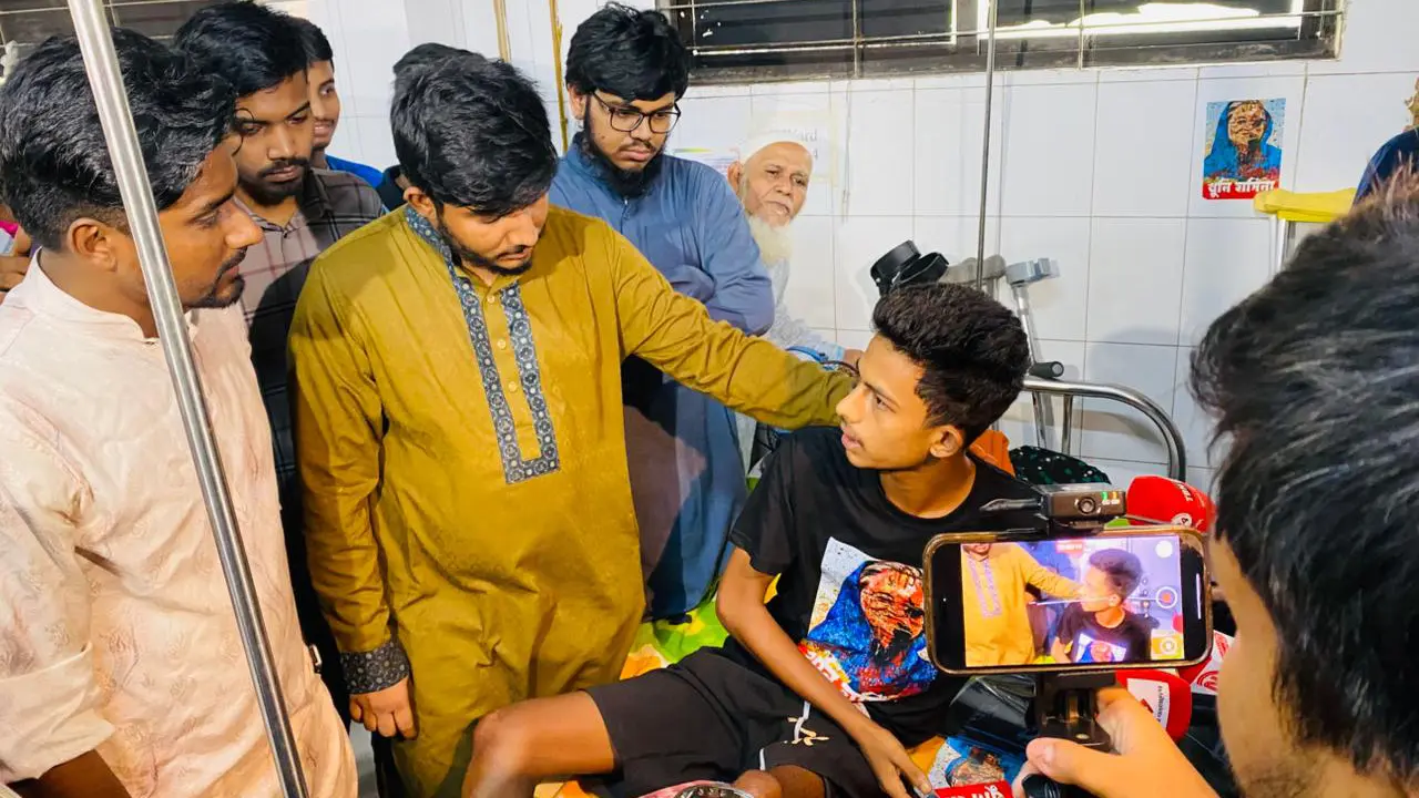চিকিৎসা না পেলে আবার জুলাই হবে : পঙ্গু হাসপাতালে আহতদের হুঁশিয়ারি