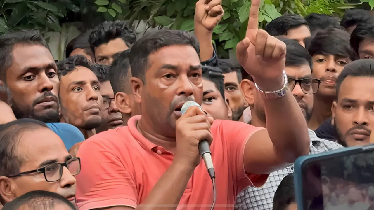 ‘এনসিপির বাচ্চা পোলাপান ডিসি-এসপির অফিসে পায়ের ওপর পা দিয়ে বসে থাকে’
