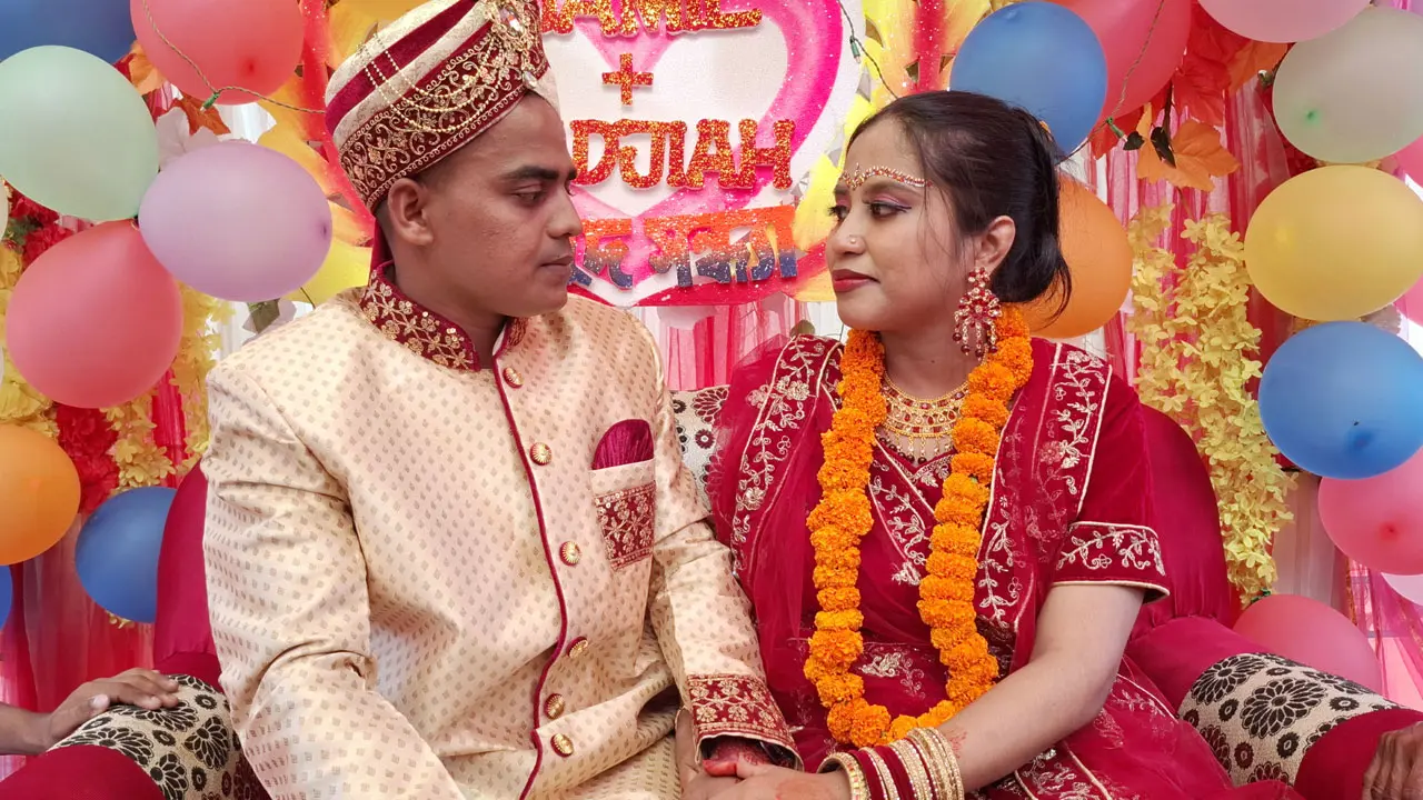 প্রেমের টানে নওগাঁয় মালয়েশিয়ান তরুণী, বসলেন বিয়ের পিঁড়িতে