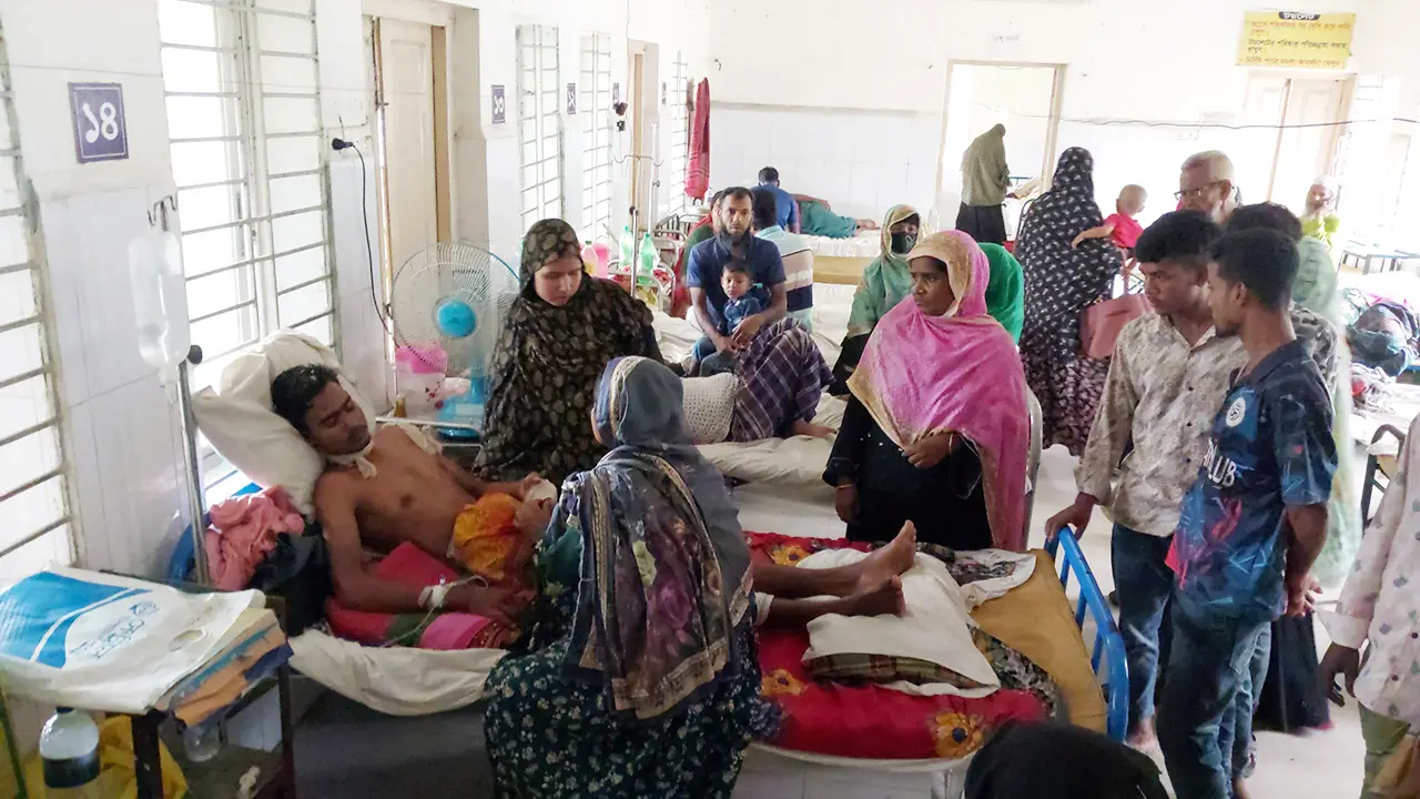 পাবনায় বিএনপির দুই গ্রুপের সংঘর্ষ ও গোলাগুলি, আহত ১৫