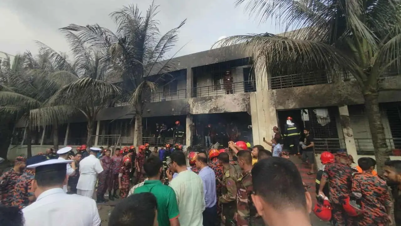 উত্তরায় বিমান বিধ্বস্তে নিহত ১৯, জানালো ফায়ার সার্ভিস