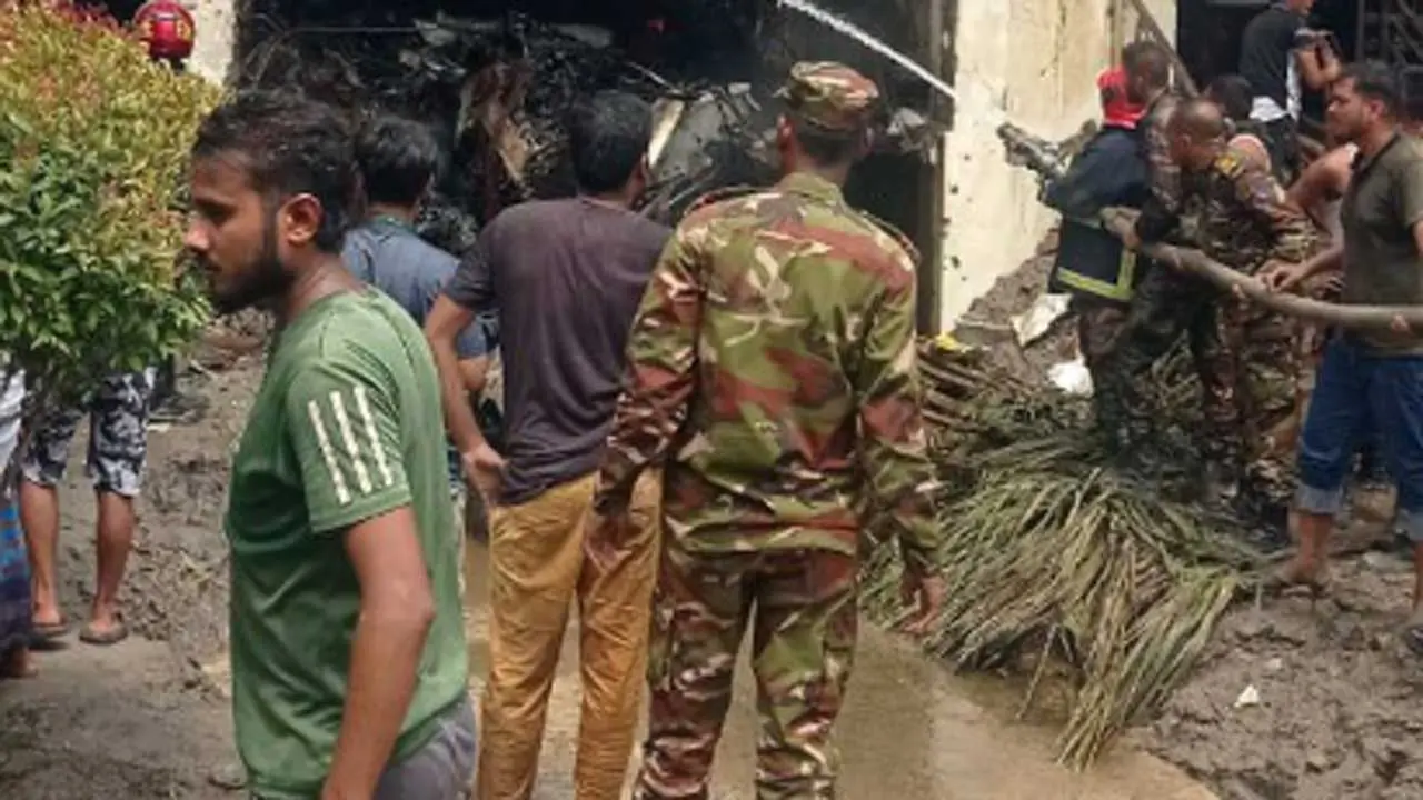 বিমান বিধ্বস্তের সময় মাইলস্টোনে চলছিল ক্লাস