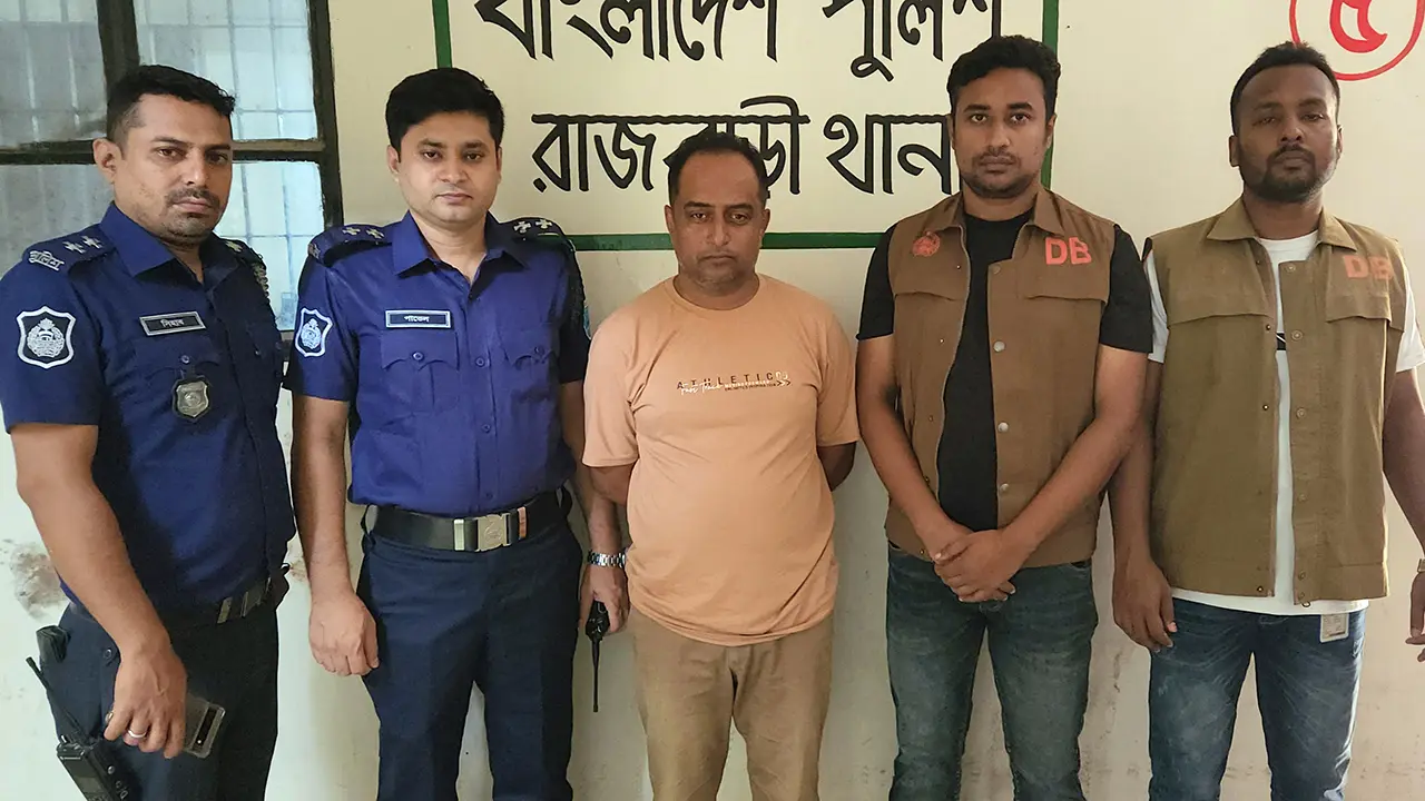 বিদ্যুৎ বিলের কোটি টাকা হাতিয়ে নেওয়া সেই মোক্তারের আদালতে দোষ স্বীকার