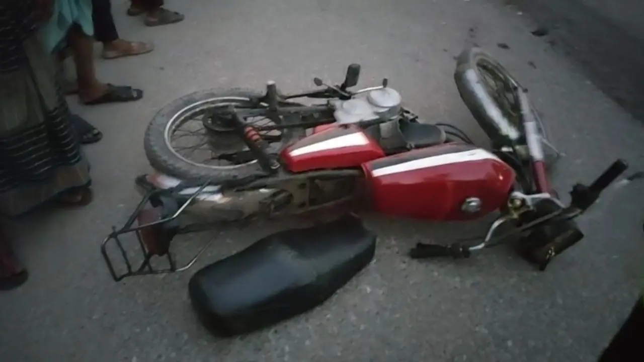 নাটোরে ট্রাকচাপায় স্কুলছাত্র নিহত