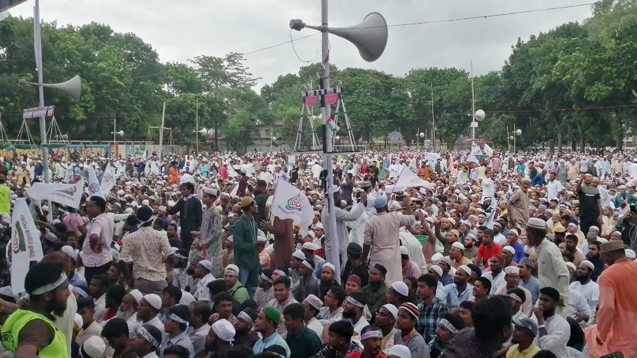 জামায়াতের জনসভা : স্লোগানে স্লোগানে মুখর রংপুর জিলা স্কুল মাঠ