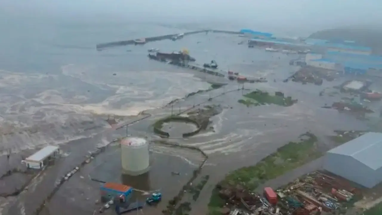 সুনামি আঘাত হানা দ্বীপপুঞ্জে জরুরি অবস্থা জারি করল রাশিয়া