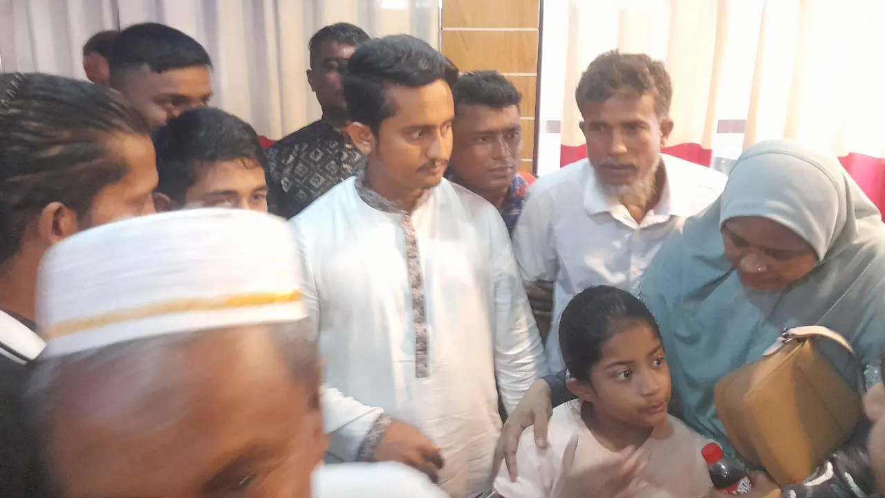 সারজিসের কাছে বিচার চাইলেন কুমিল্লার শহীদদের স্বজনরা