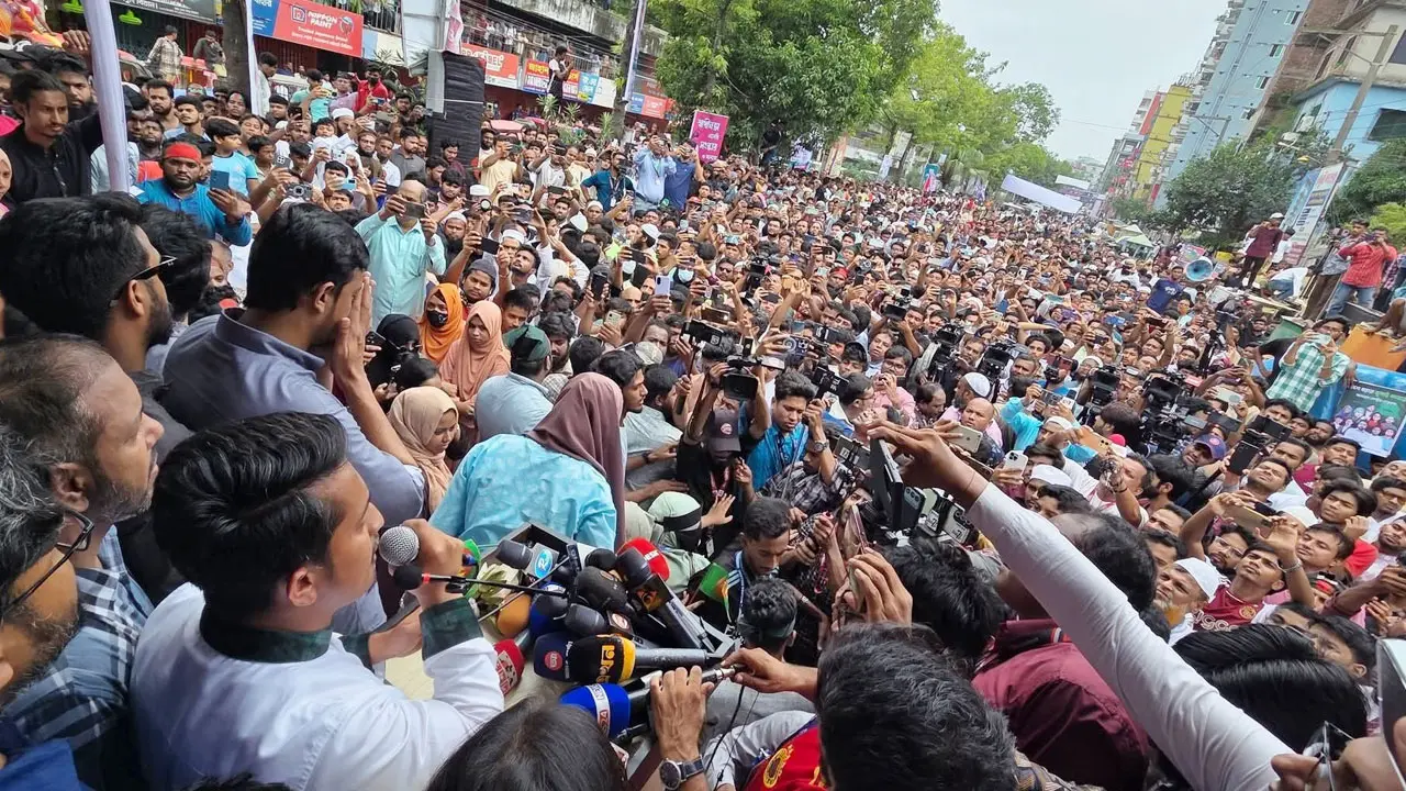 বাংলাদেশে হাসিনার সর্বোচ্চ শাস্তি দেখে মরতে চাই : সারজিস আলম