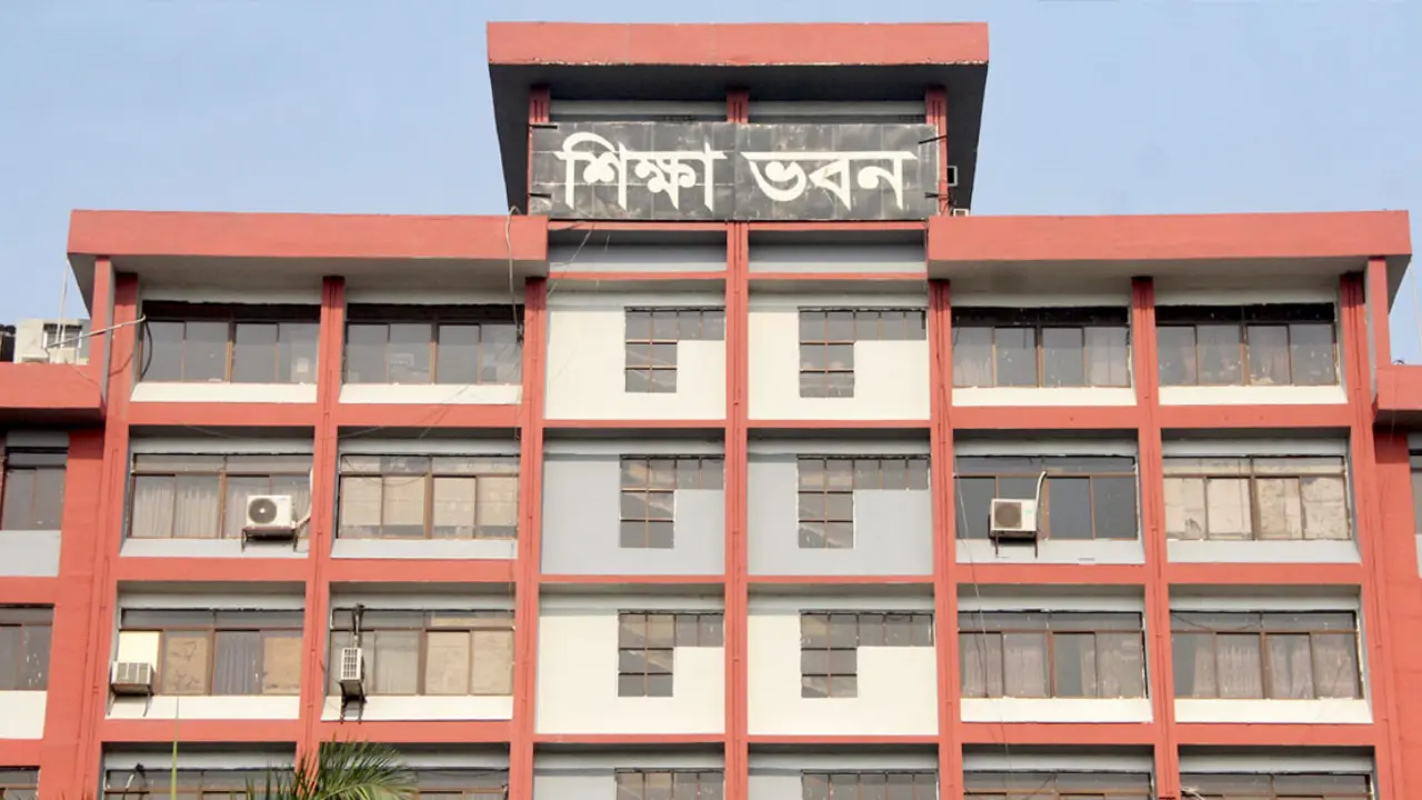 শিক্ষা ভবনের ফুটপাতে পড়ে ছিল নারীর মরদেহ