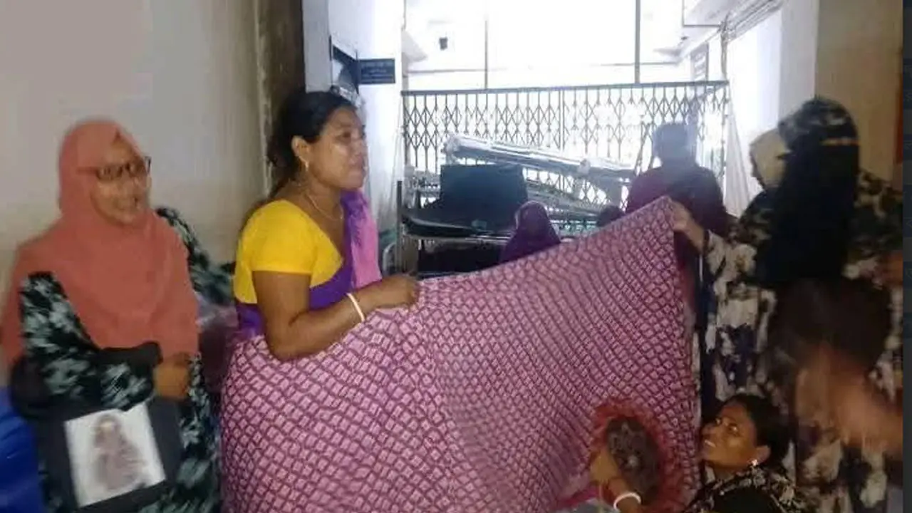 হাসপাতালের বারান্দায় দুই নারীর সন্তান প্রসব, এক নবজাতকের মৃত্যু