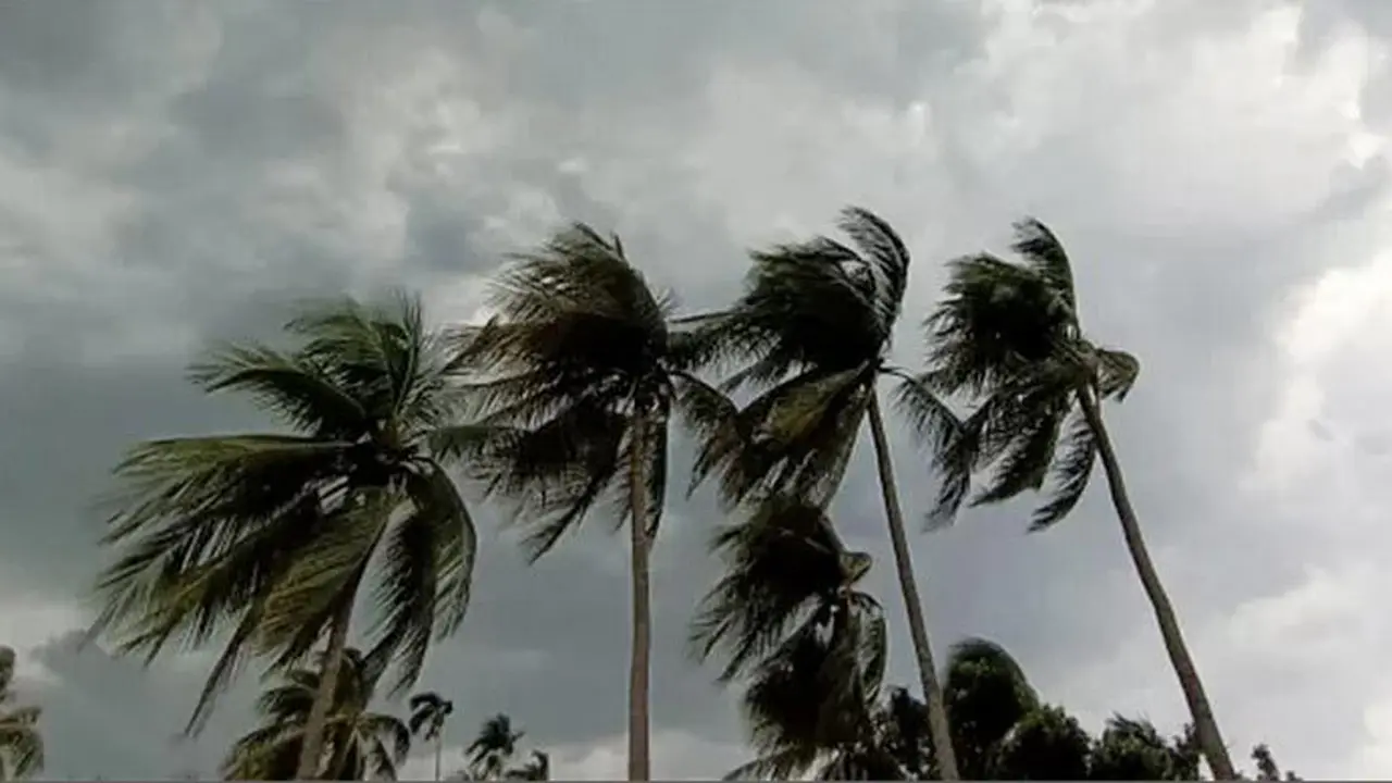 ১০ অঞ্চলে ৬০ কিমি বেগে ঝড়ের আভাস
