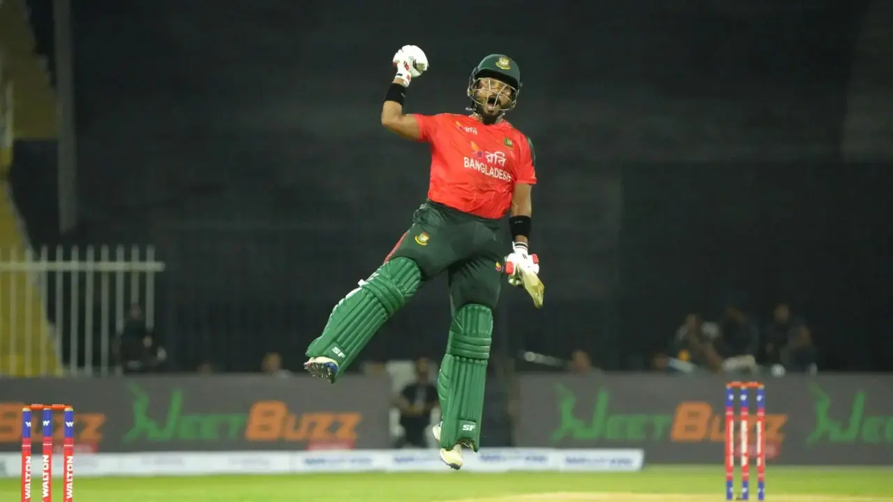 ইমনের ঝোড়ো ফিফটি