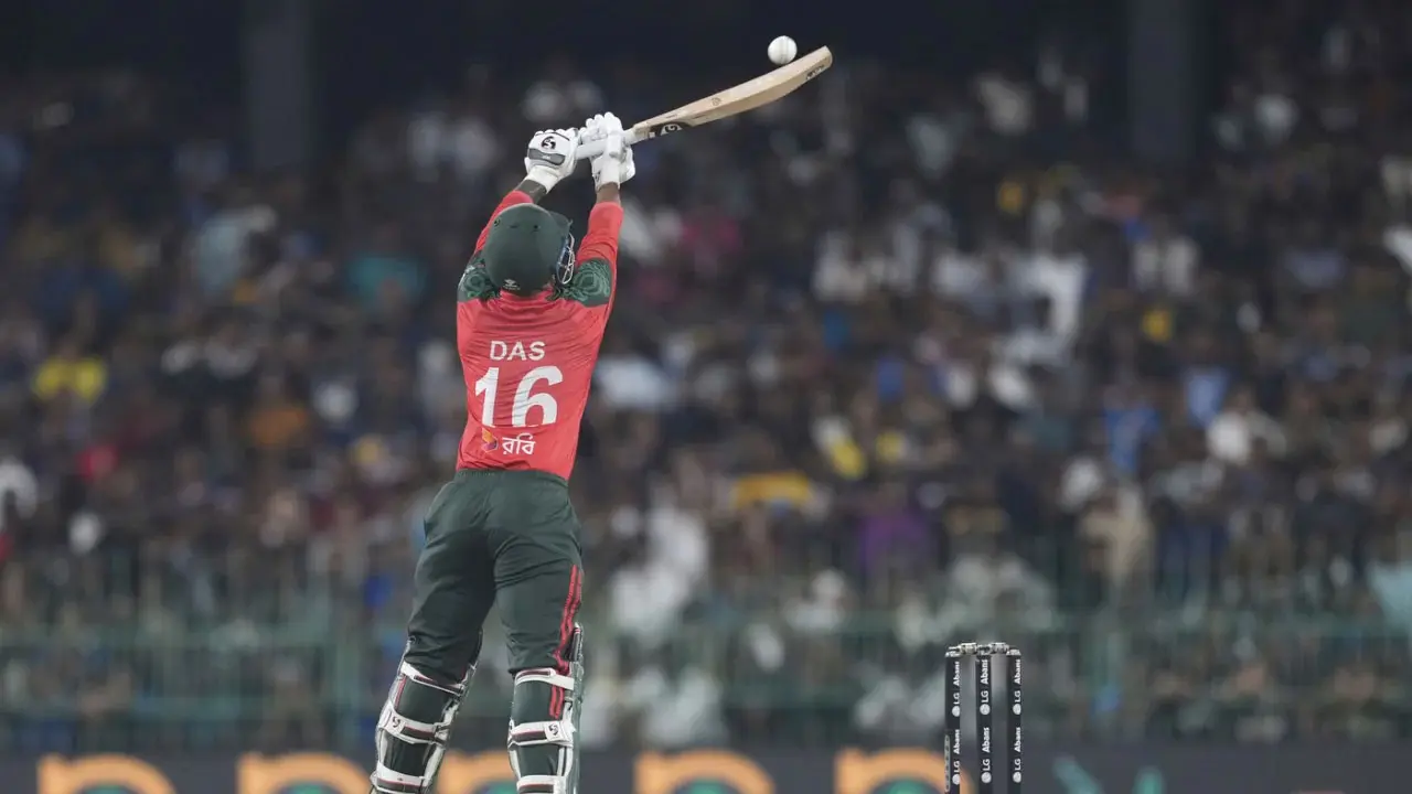 শুরুর ধাক্কা সামলে ঘুরে দাঁড়াল বাংলাদেশ