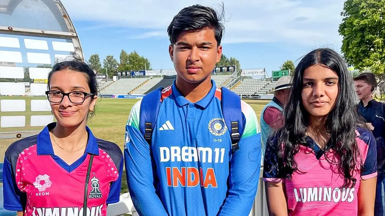 ১৪ বছরের বৈভবকে একনজর দেখতে ৬ ঘণ্টা গাড়ি চালিয়ে এলেন দুই তরুণী