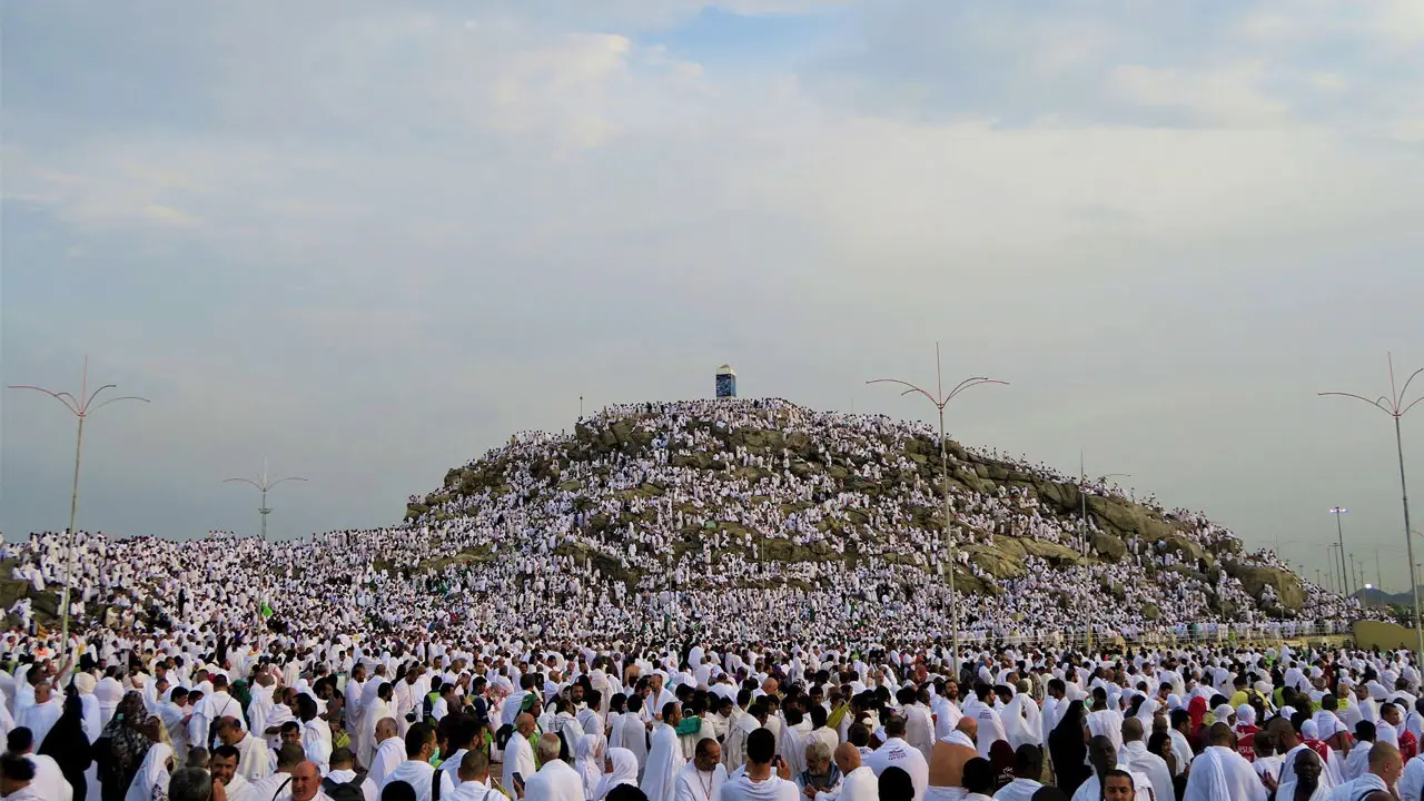 পবিত্র হজ আজ, লাব্বাইক ধ্বনিতে মুখরিত আরাফা