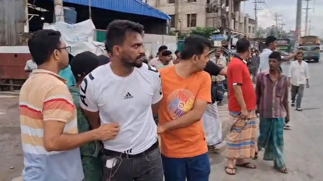 প্রতিষ্ঠাবার্ষিকীর কেক কাটতে গিয়ে আ. লীগের দুই কর্মী গ্রেপ্তার