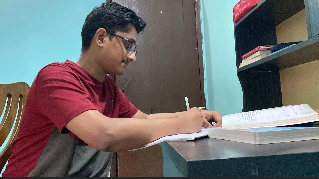 আইমানের বুক ছিদ্র করে বিদ্ধ হয় ফুফু নাছিমার গায়ে