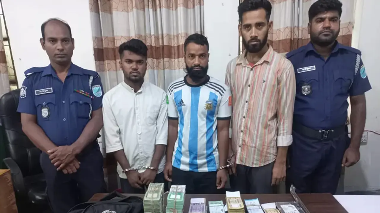 ব্যাংকের ভল্ট ভেঙে ১৫ লাখ টাকা চুরি : নাইটগার্ডের দায় স্বীকার