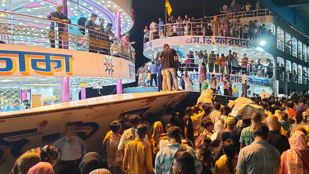 ঢাকায় ফিরছে দক্ষিণের মানুষ, ভিড় বাড়ছে লঞ্চে