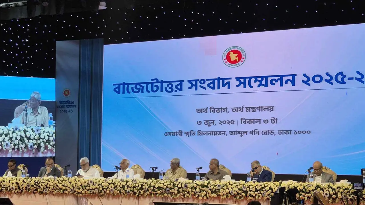 আমরা দায়িত্ব নিয়েছি, ক্ষমতা নিইনি : অর্থ উপদেষ্টা