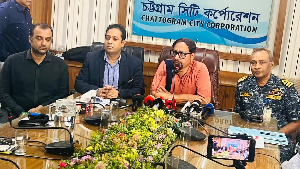 বিকেল ৫টার মধ্যে কোরবানির বর্জ্য পরিষ্কারের লক্ষ্য চসিক মেয়রের