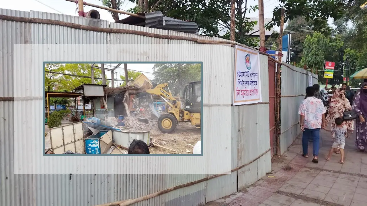 উচ্ছেদ করা ফুটপাত ফের দখল করে নির্মাণকাজ চালাচ্ছে চসিক