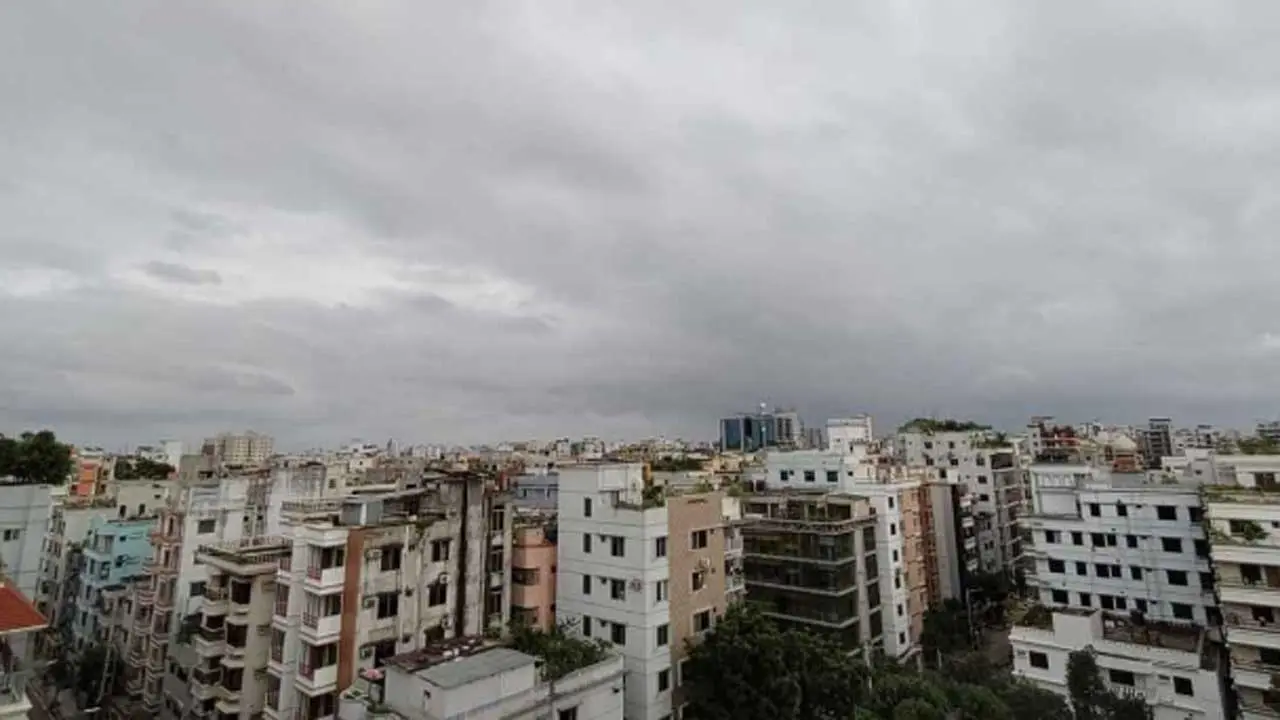 ঢাকার আকাশ মেঘলা, হতে পারে বৃষ্টি