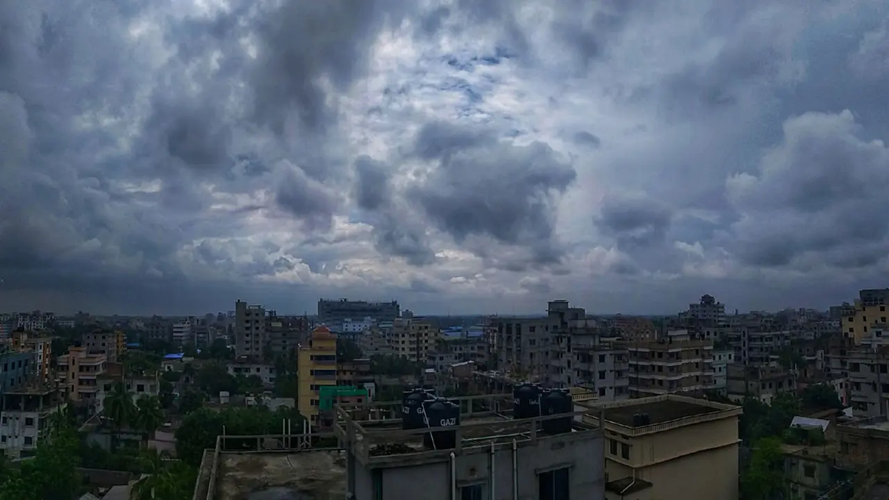 ঢাকার আকাশ মেঘলা, হালকা বৃষ্টির সম্ভাবনা