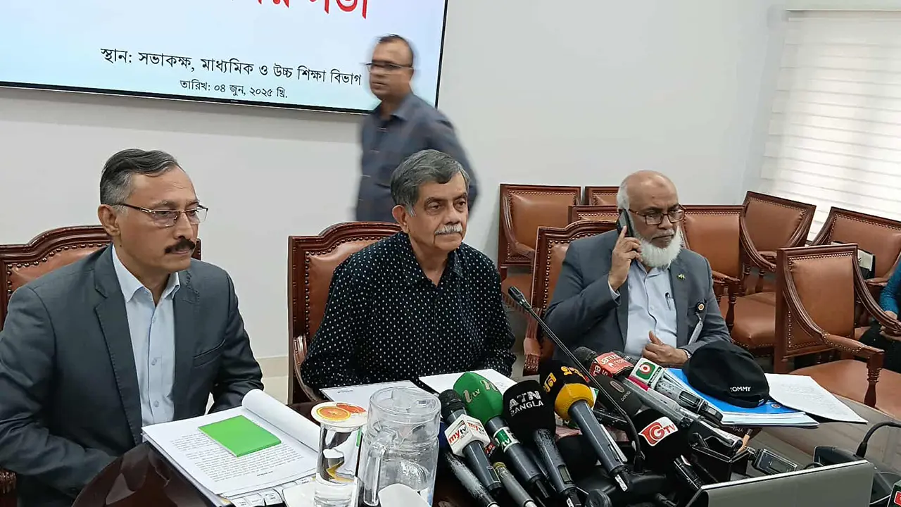 জুলাই থেকে কলেজ পর্যায়ের শিক্ষকদের অনলাইন বদলি শুরু : শিক্ষা উপদেষ্টা
