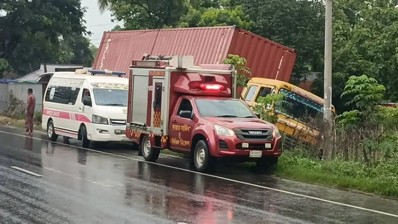 মীরসরাইয়ে লরির চাপায় নার্সারি মালিক নিহত