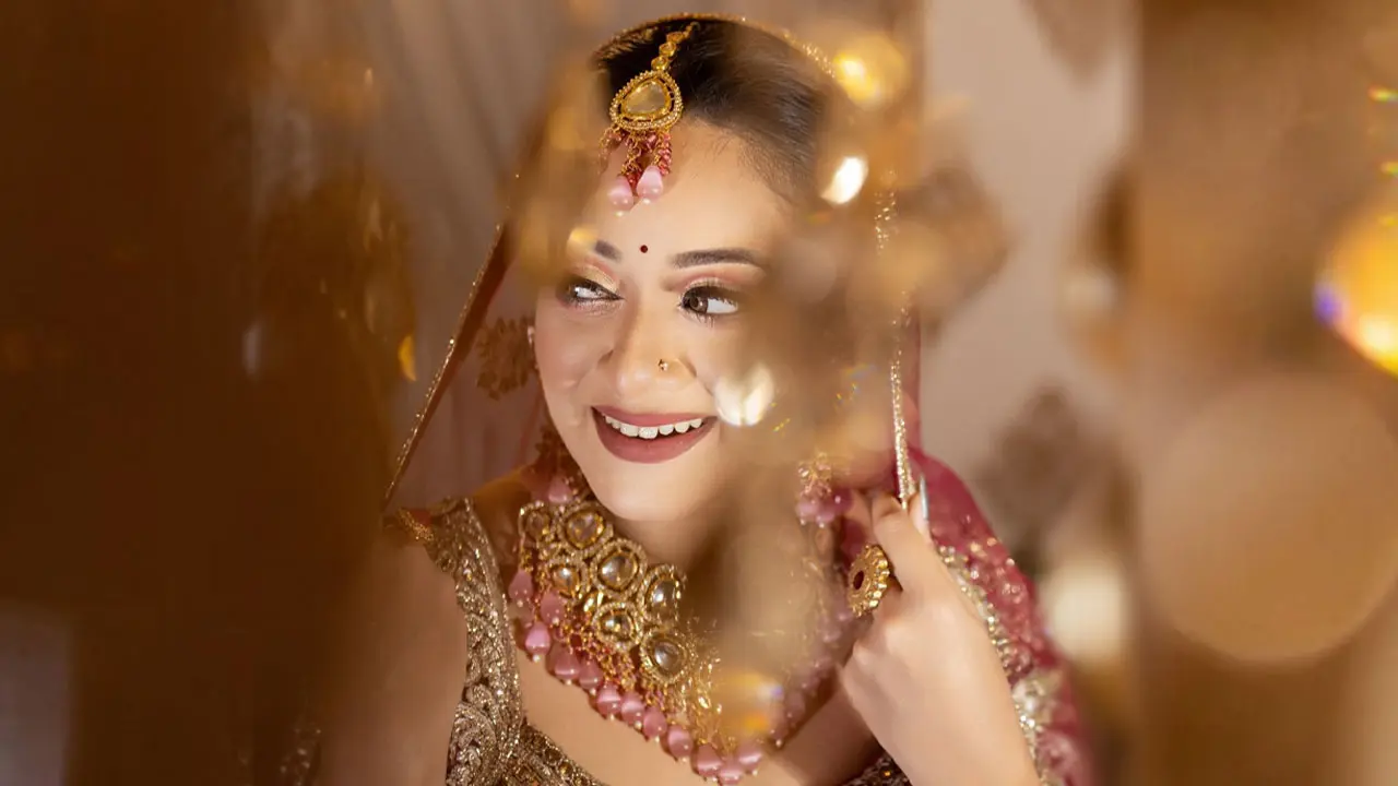 হঠাৎ কনে বেশে দীঘি!